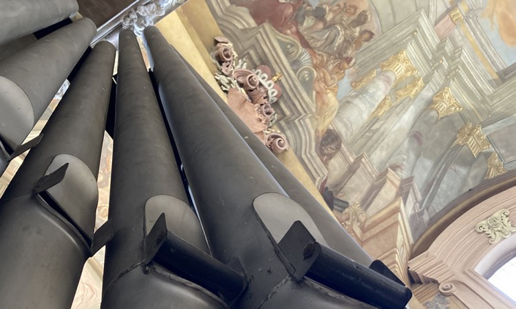 Remont organów niestety opóźniony...